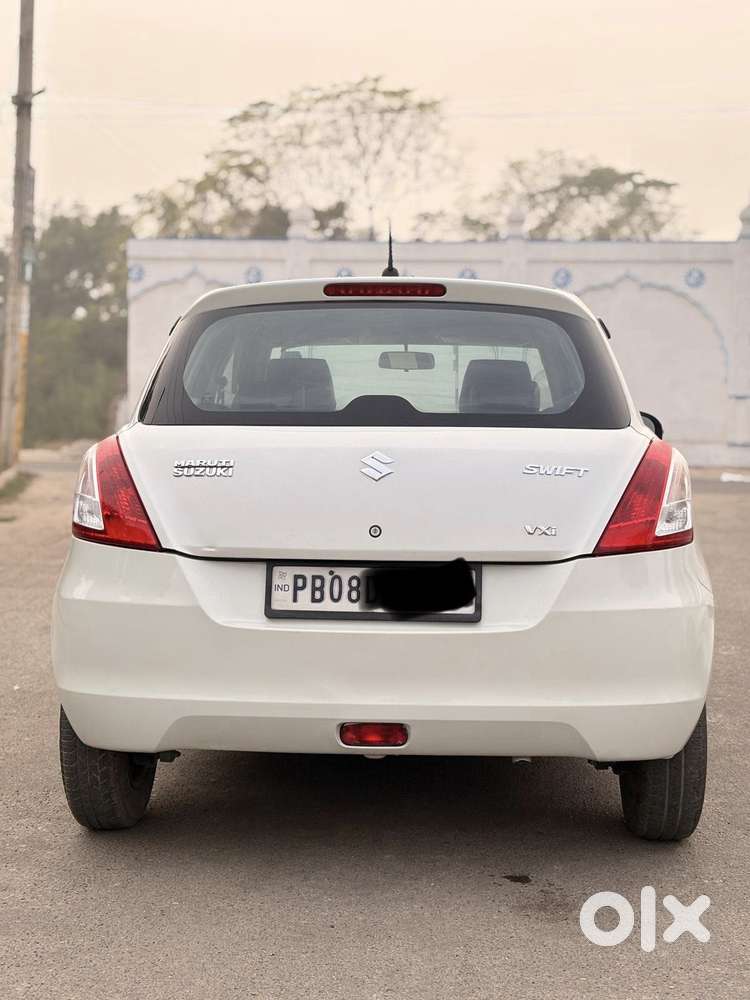 Maruti Suzuki Swift Vxi Optional, 2016, Petrol