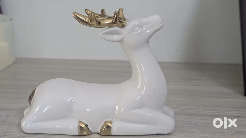 Reindeer Showpiece