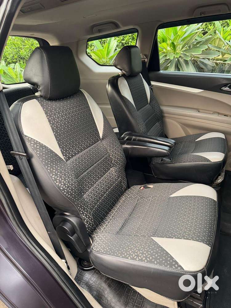 Mahindra Marazzo M8, 2018