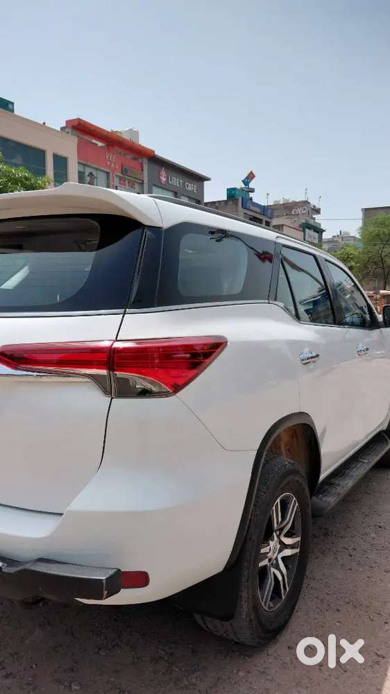 Fortuner 4x2
Automatic 
November 2017
85000 Km