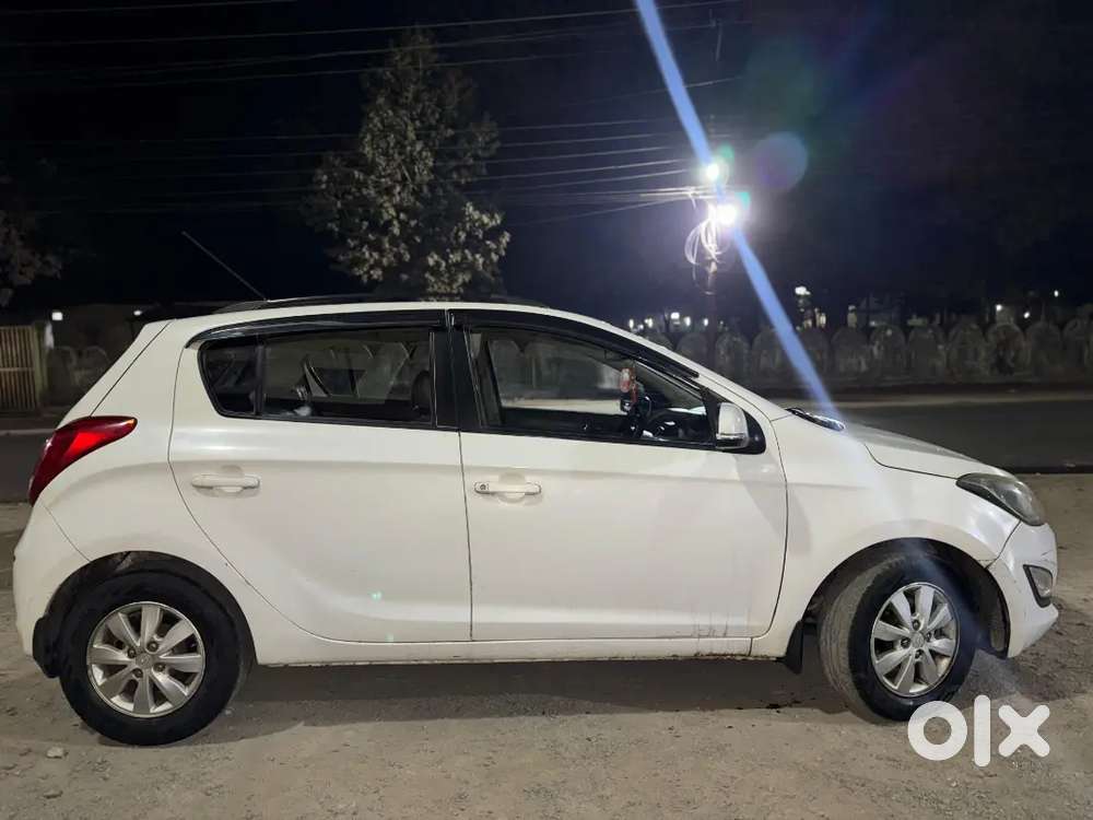 Hyundai I20 2012 Diesel Good Condition 25kmpl Milage
