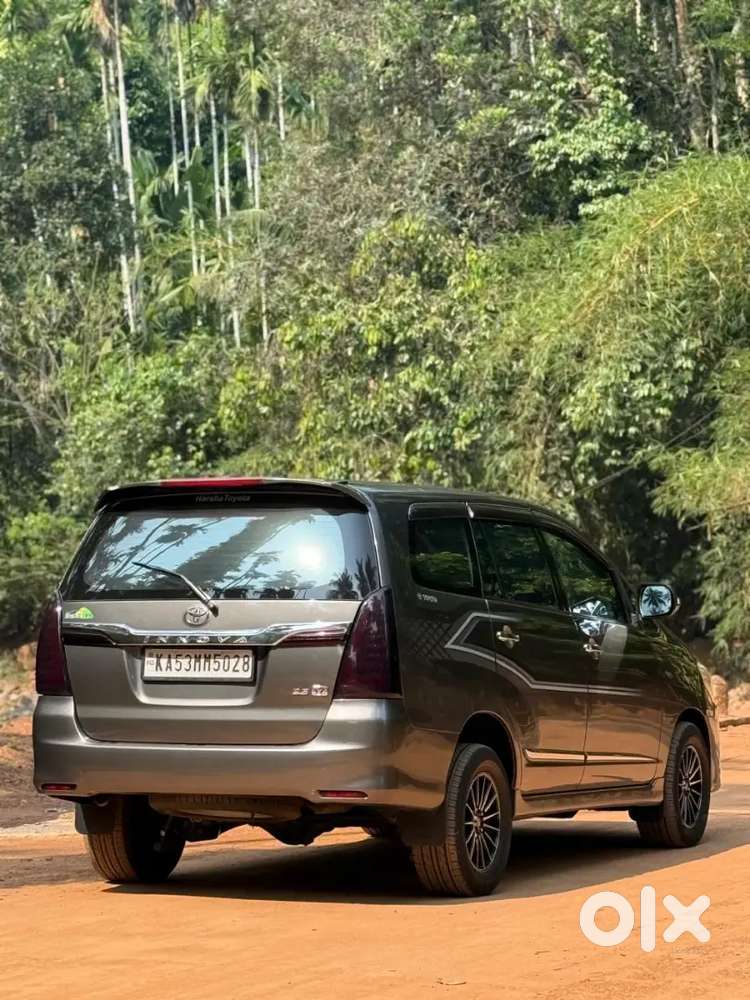 Toyota Innova 2014 Diesel Well Maintained,