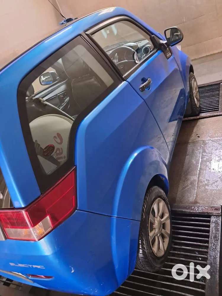 Selling Mahindra E2o
