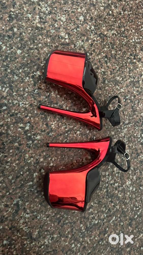 7.9 high heel red and black colour