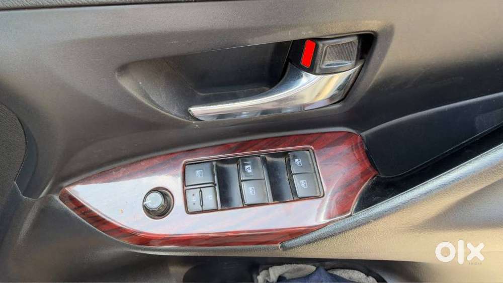 Toyota Innova Crysta 2.4 G Mt 7 Str, 2016, Diesel