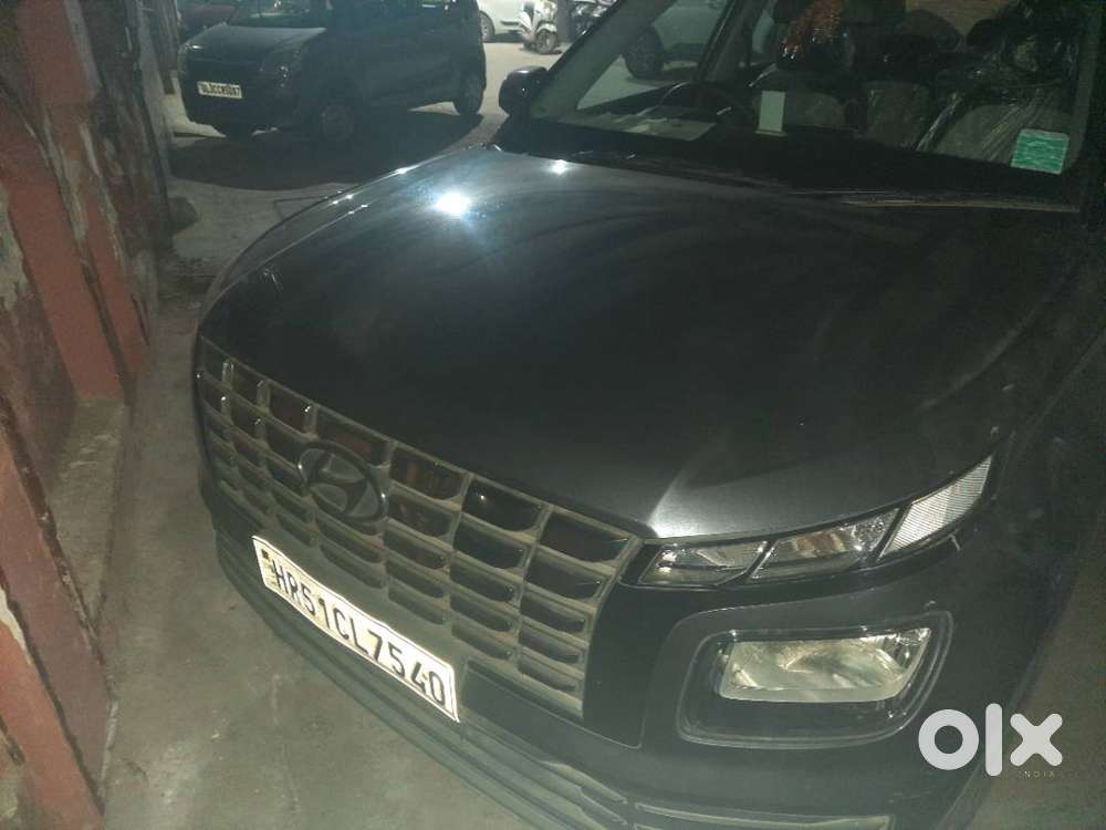 Venue Petrol Variant In Very Good Condition