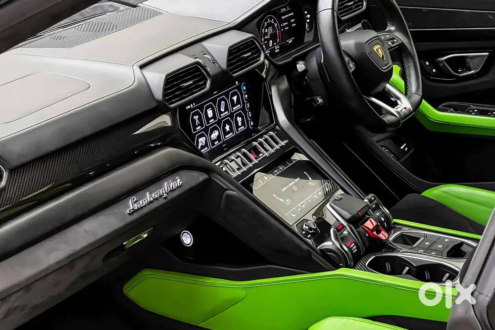 Lamborghini Urus, 2022, Petrol