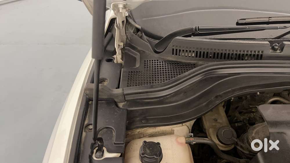 Mahindra Xuv700 2.0 Ax 7 Petrol Mt Str, 2022, Petrol