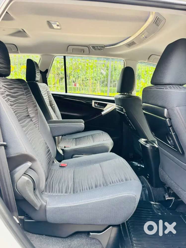Toyota Innova Crysta 2.4 V 2017