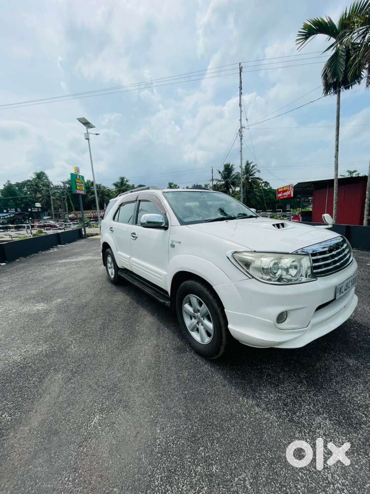Toyota Fortuner 2011 Diesel 199999 Km Driven