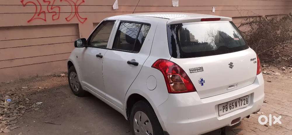 Maruti Suzuki Swift 2011 Petrol 27000 Km Driven, Excellent Condition