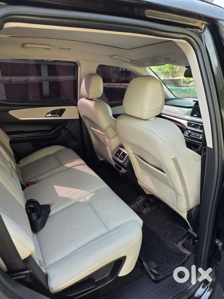 Mahindra Xuv700 2025 Diesel Well Maintained