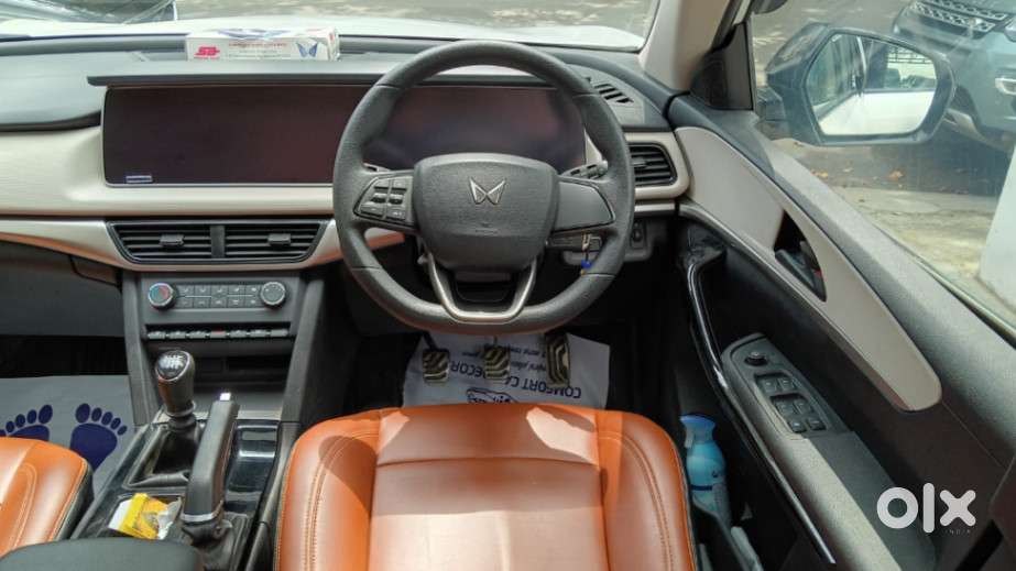 Mahindra Xuv700 2.0 Ax 5 Petrol Mt 7 Str, 2022, Petrol
