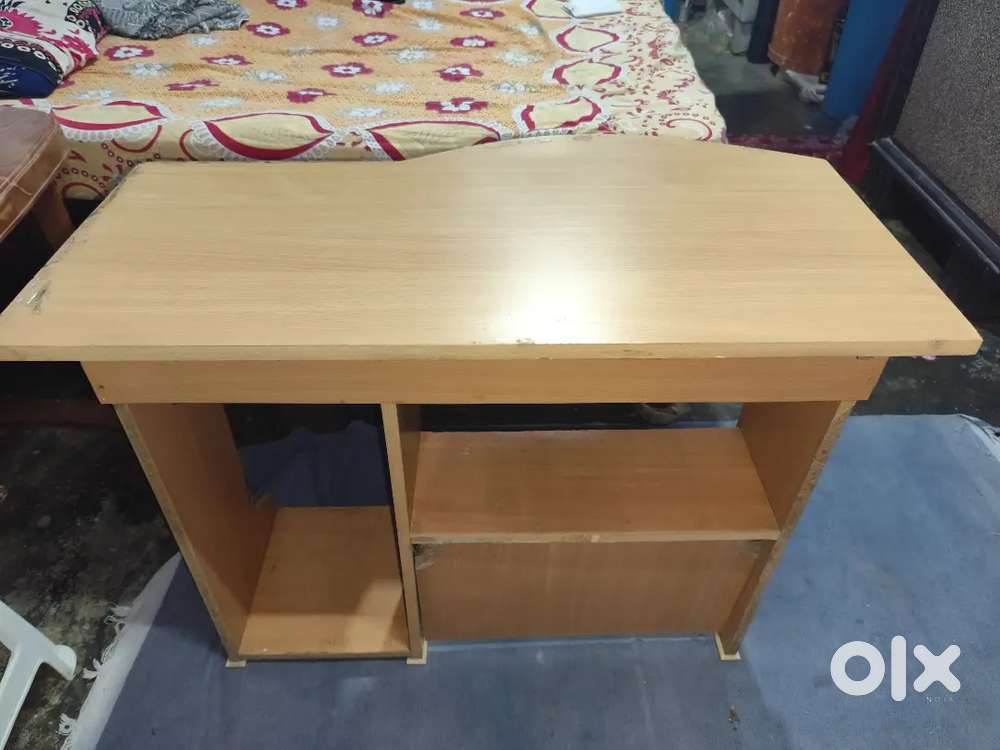 Computer table