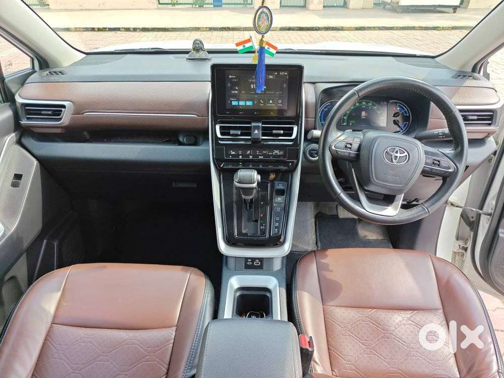 Toyota Innova Hycross 2.0 Vx (o) Hybrid 8 Str, 2023, Petrol
