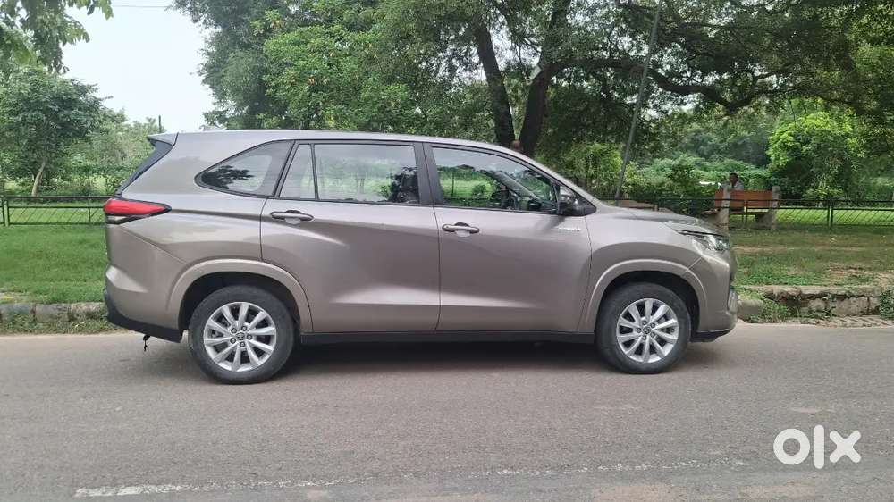 Toyota Innova Hycross Hybrid 2022 With Record