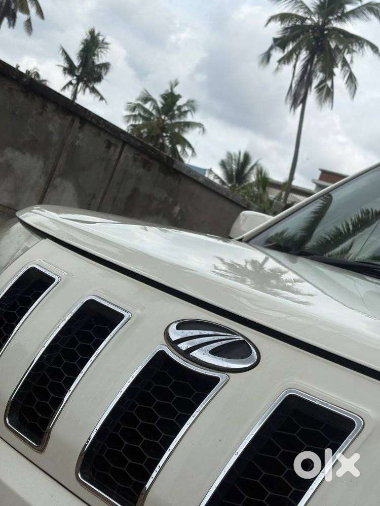 Mahindra Tuv 300 Mhawk100 T8 Amt, 2016, Diesel