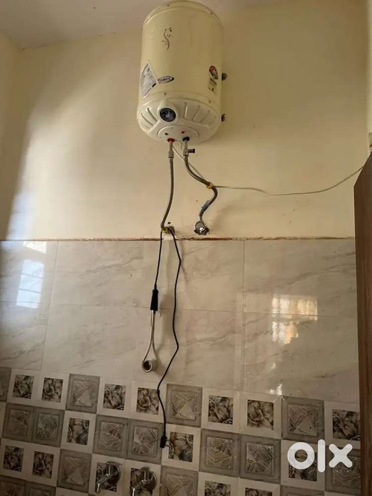 1 Bhk Rhk House for rent free electricity/water no brokerage 2000 secu