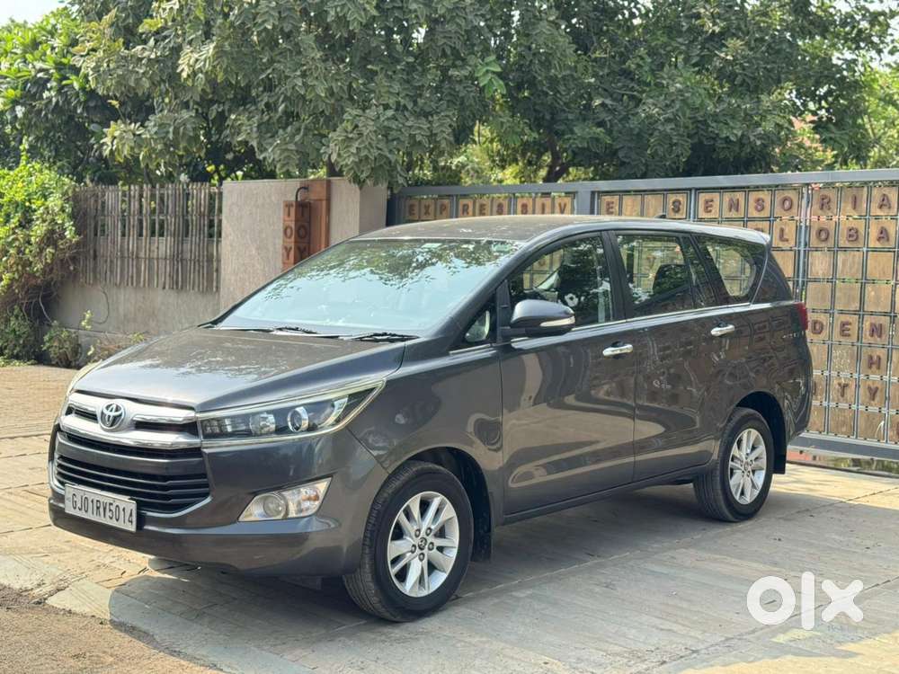 Toyota Innova Crysta 2.4 V, 2016, Petrol