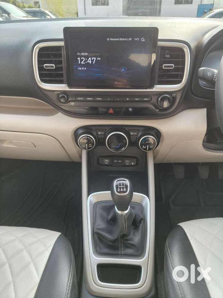 Hyundai Venue Petrol 2024