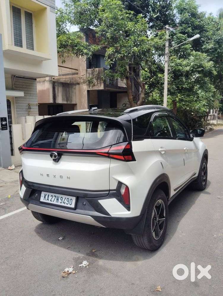 Tata Nexon Fearless Plus S Purple 1.5 Revotorq Diesel 6amt Dual Tone..