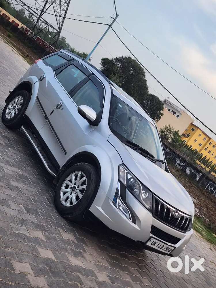Mahindra Xuv W10 Automatic 
Sunroof 
Electronic Seats 
Ac