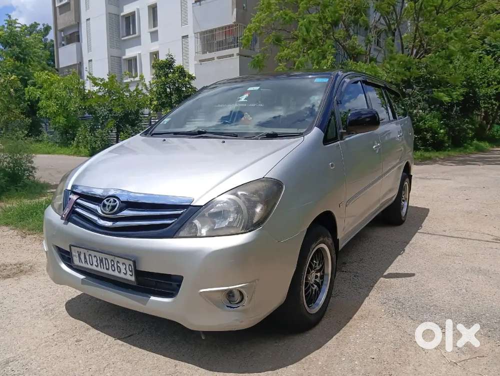 Toyota Innova 2005 Petrol Well Maintained
