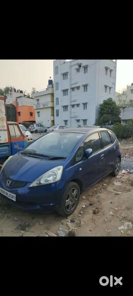Honda Jazz 1.5 V I-dtec Mt 2011 For Sale - 270000
