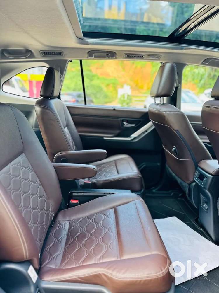 Toyota Innova Hycross 2.0 Zx (o) Hybrid 7 Str, 2024, Petrol