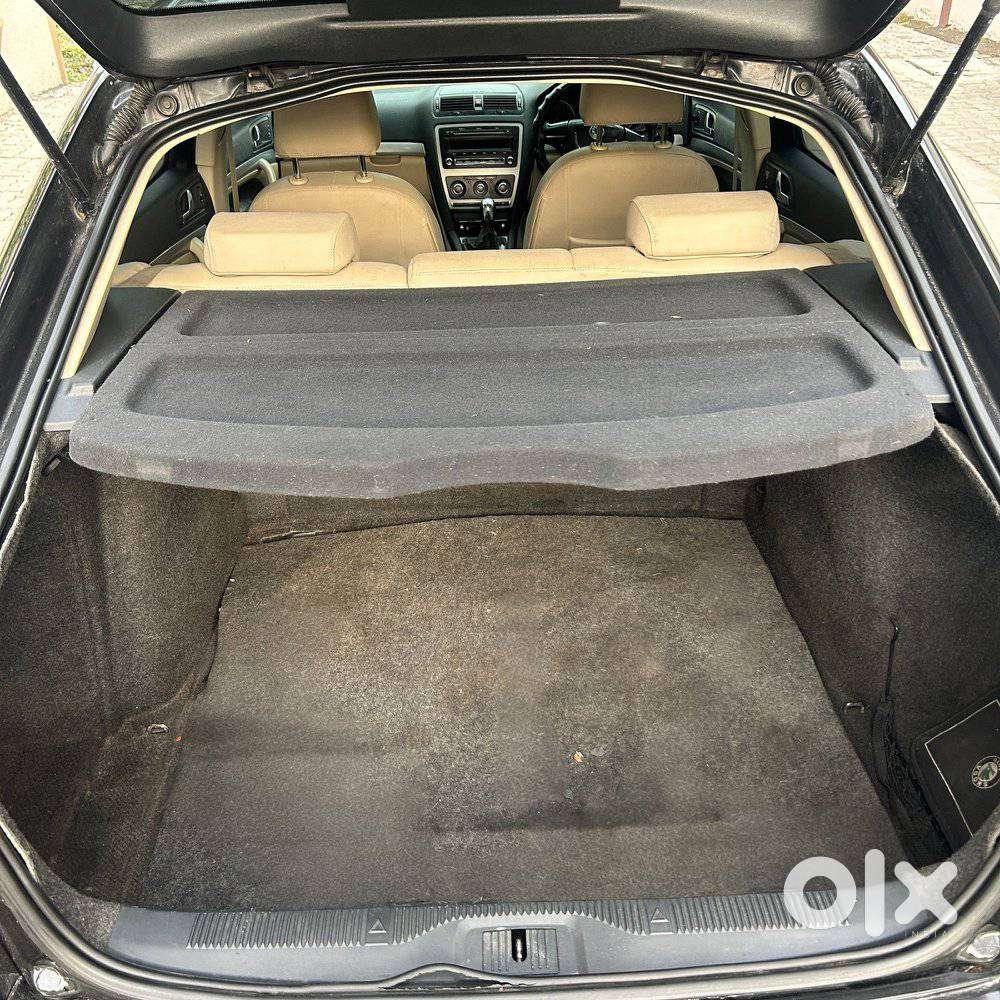 Skoda Laura Ambiente 2.0 Tdi Cr Manual, 2011, Diesel