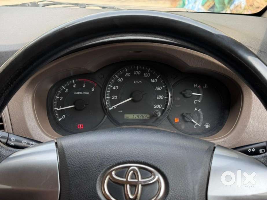 Toyota Innova 2.5 Gx (diesel) 7 Seater Bs Iv, 2016, Diesel