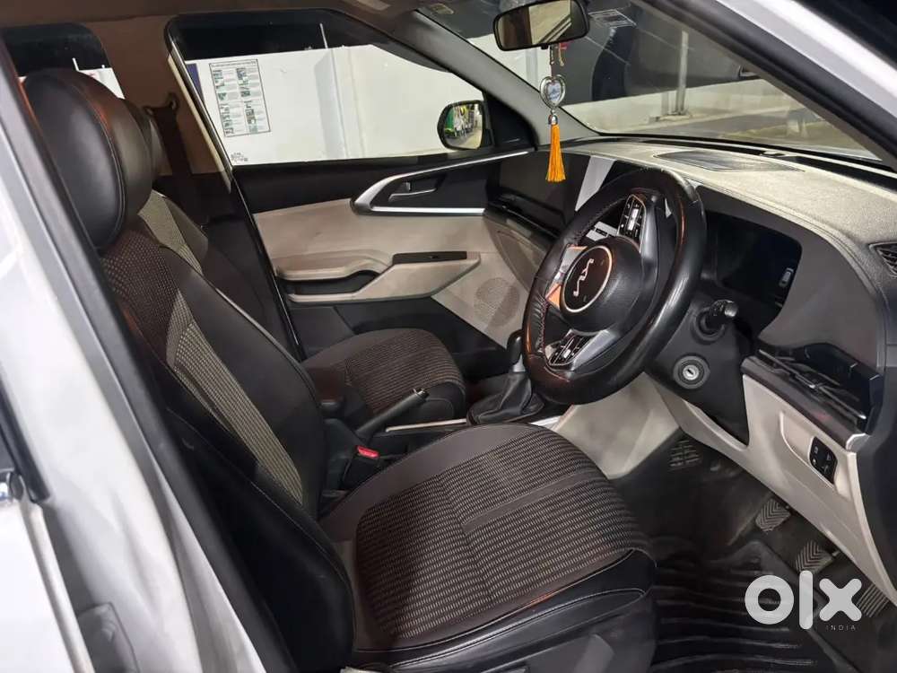 Kia Carens Diesel - शोरूम कंडीशन  सिंगल हैंड ड्रिवन  फर्स्ट ओनर!*