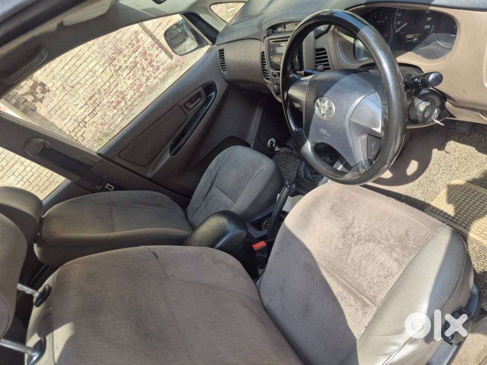 Toyota Innova 2.5 G (diesel) 8 Seater, 2015