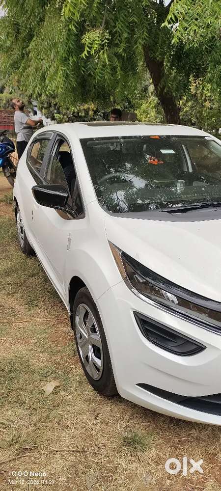 Tata Altroz 2025 Petrol Well Maintained 9,000 Driven 1st Onwer