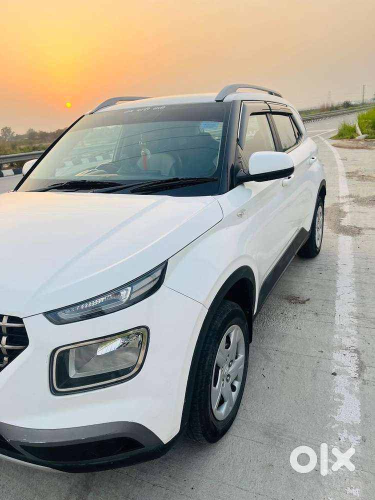 Hyundai Venue 2020 Petrol 74755 Km Driven