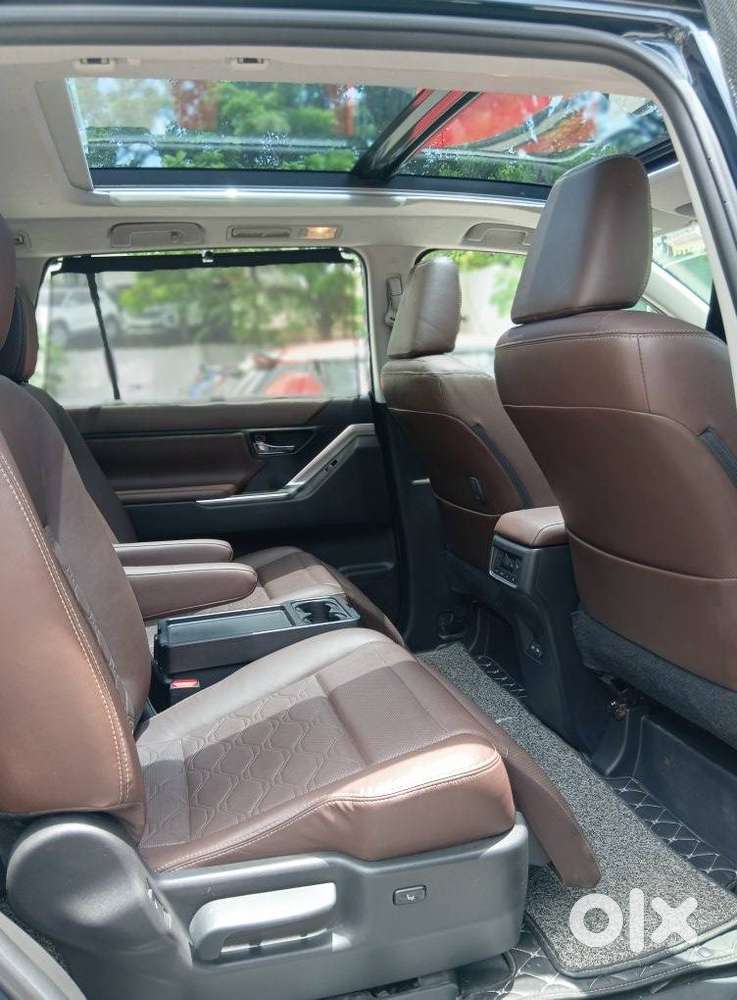 Toyota Innova Hycross 2.0 Zx (o) Hybrid 7 Str, 2023, Petrol