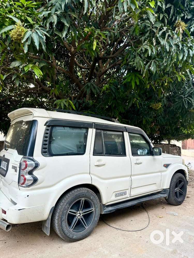 Mahindra Scorpio S6+