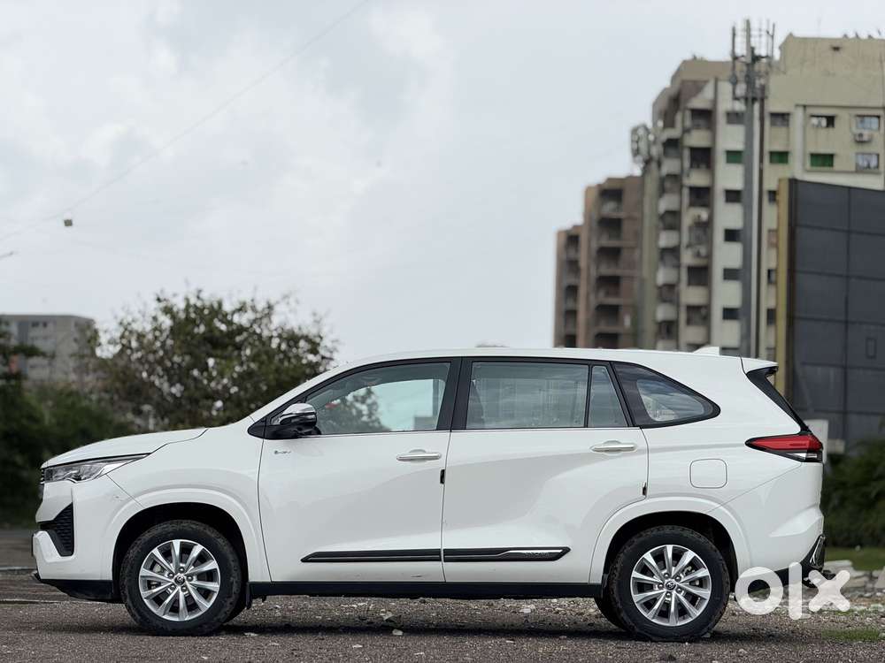 Toyota Innova Hycross 2.0 Vx (o) Hybrid 7 Str, 2025, Petrol