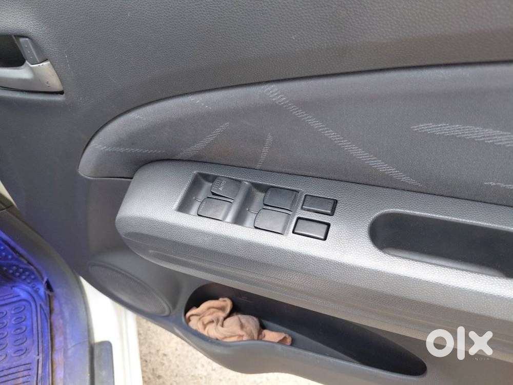 Maruti Suzuki Ritz Vxi, 2012, Petrol