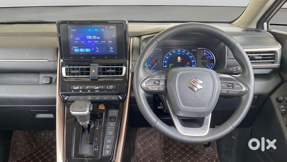 Maruti Suzuki Invicto Zeta Plus 8str, 2023, Petrol
