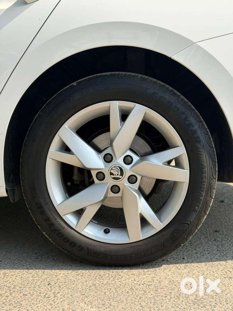 Skoda Octavia 2.0 Style Tsi At, 2022, Petrol