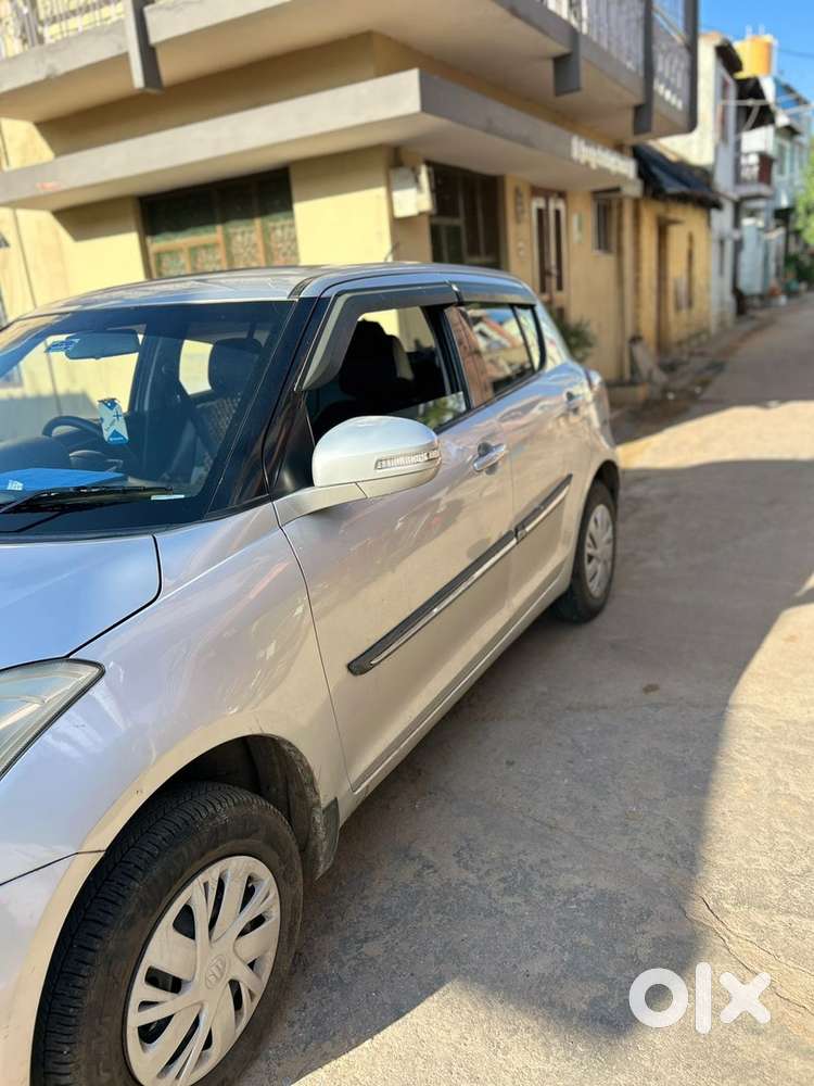 Maruti Suzuki Swift Petrol 2012
