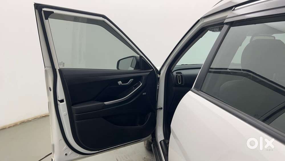 Hyundai Alcazar Platinum 7 Str 1.5 Turbo Petrol Adventure, 2023, Pet..