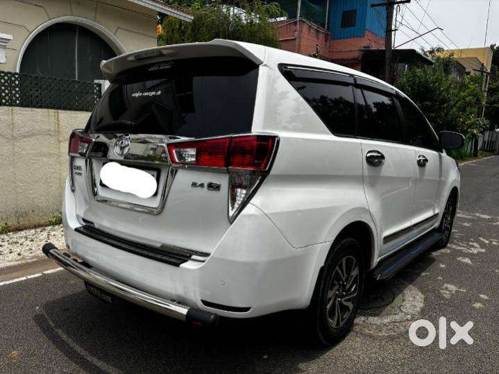 Toyota Innova Crysta 2.4 G Mt 8s, 2022, Diesel