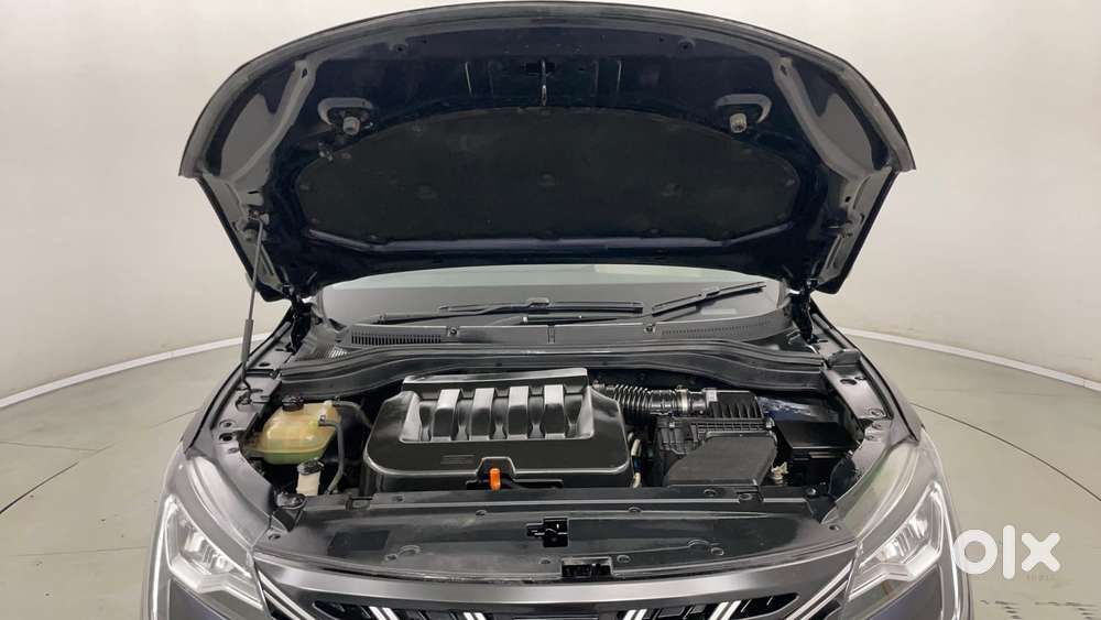 Mahindra Xuv700 2.0 Ax 7 Petrol Mt Str, 2022, Petrol