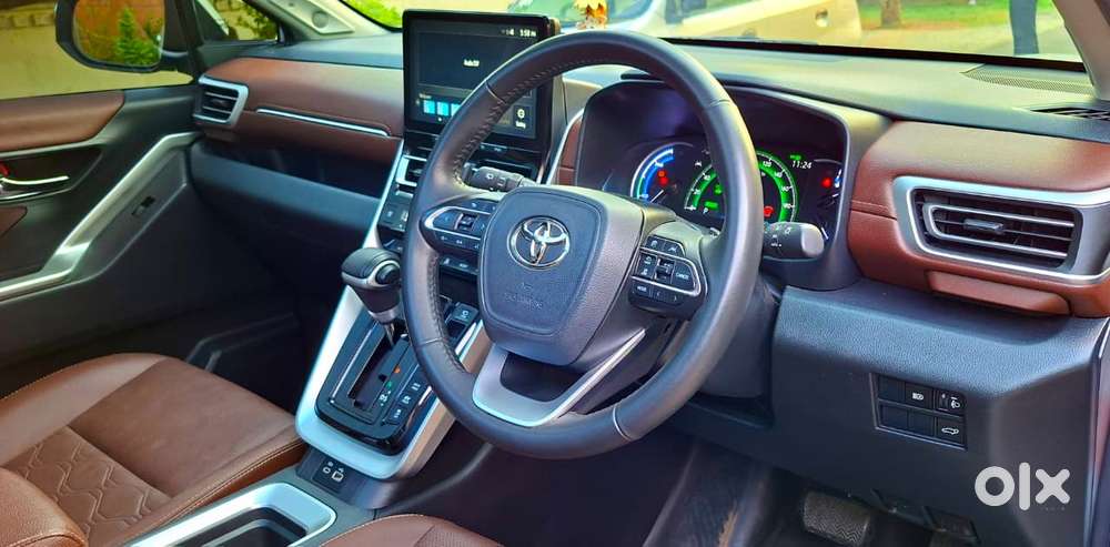 Toyota Innova Hycross 2.0 Zx Hybrid 7 Str, 2025, Petrol