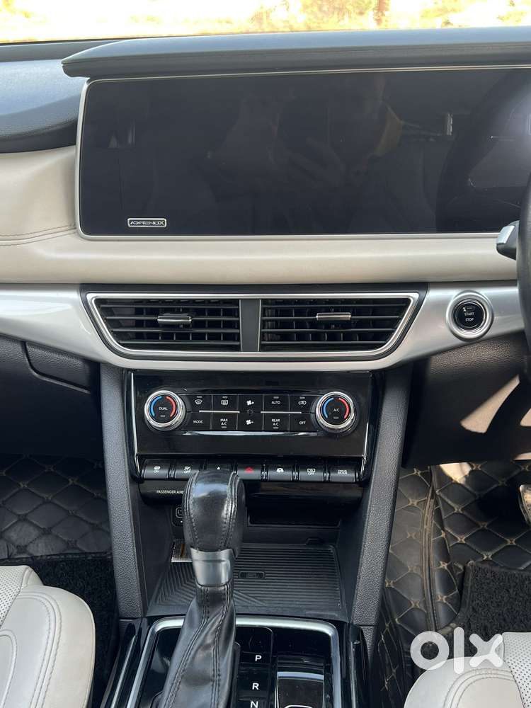 Mahindra Xuv700 2.2 Ax 7 Diesel At Luxury Pack Str Awd, 2022, Diesel