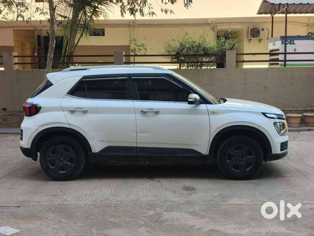Hyundai Venue S 1.2 Petrol, 2023, Petrol