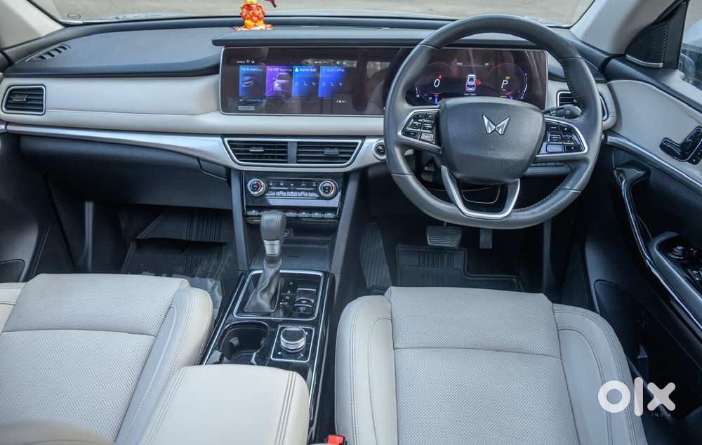 Mahindra Xuv700 2.2 Ax 7 Diesel At Luxury Pack Str Awd, 2022, Diesel