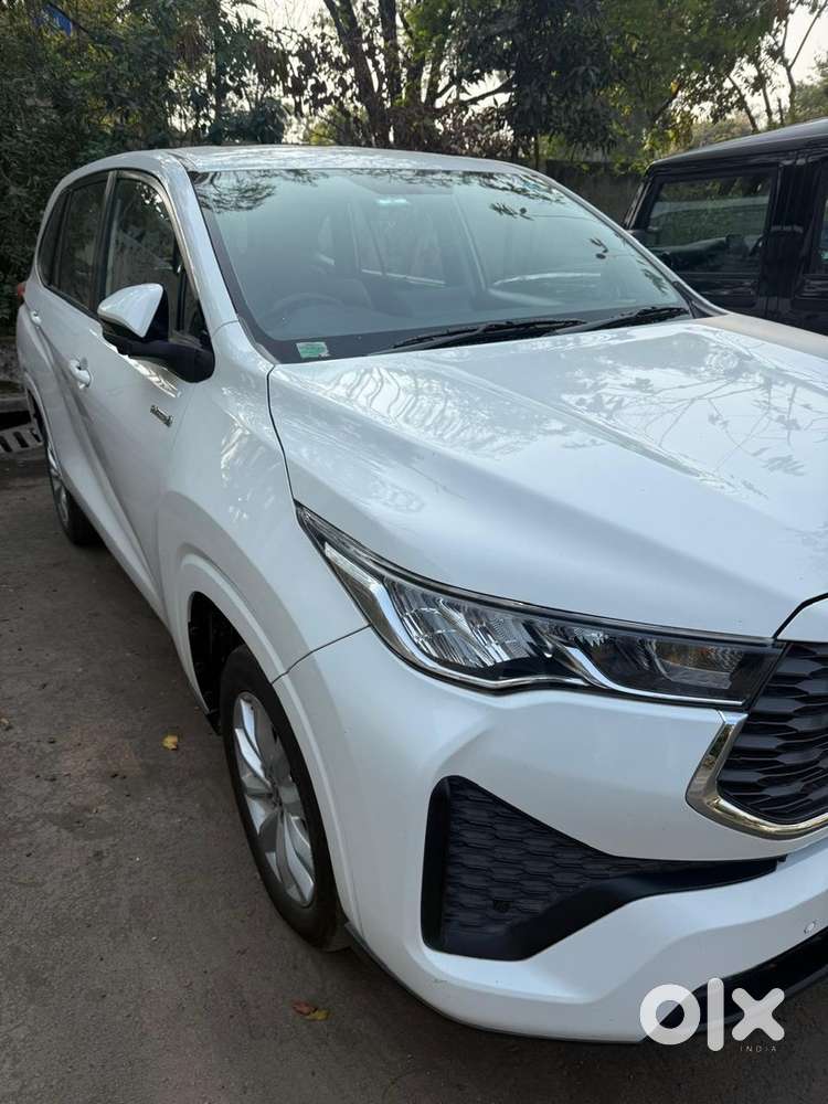 Toyota Innova Hycross 2023 Petrol Well Maintained